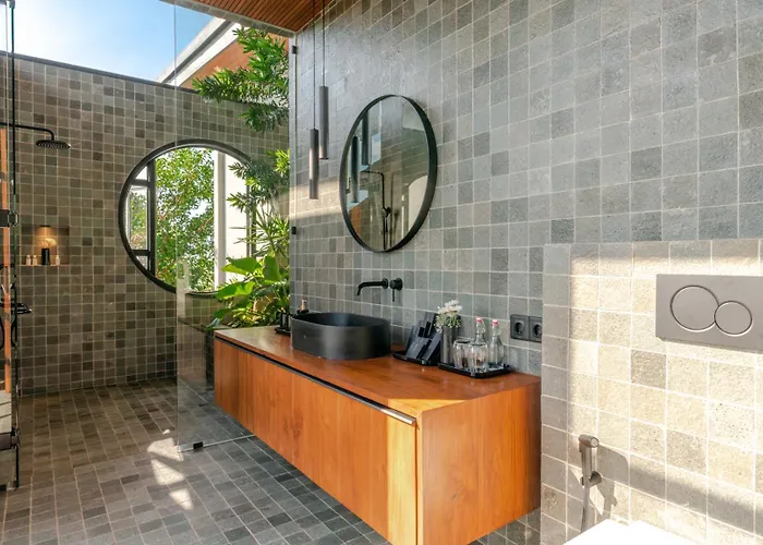 Sea View Pool - Exclusive Beachfront Вилла Ловина