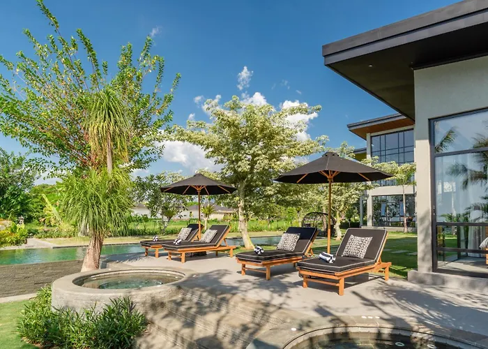 Sea View Pool - Exclusive Beachfront Вилла Ловина